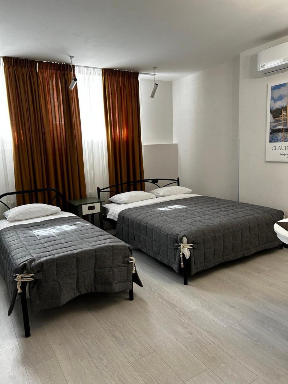 Gosudar Hotel โครโปนิตสกี ภายนอก รูปภาพ