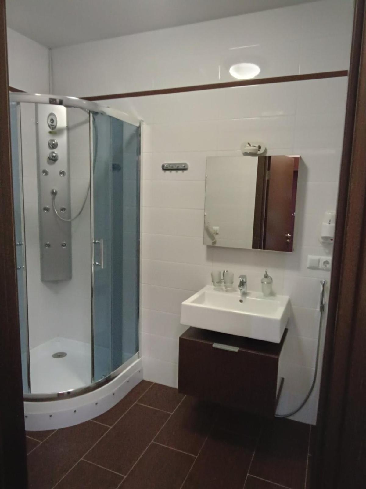 Gosudar Hotel โครโปนิตสกี ภายนอก รูปภาพ