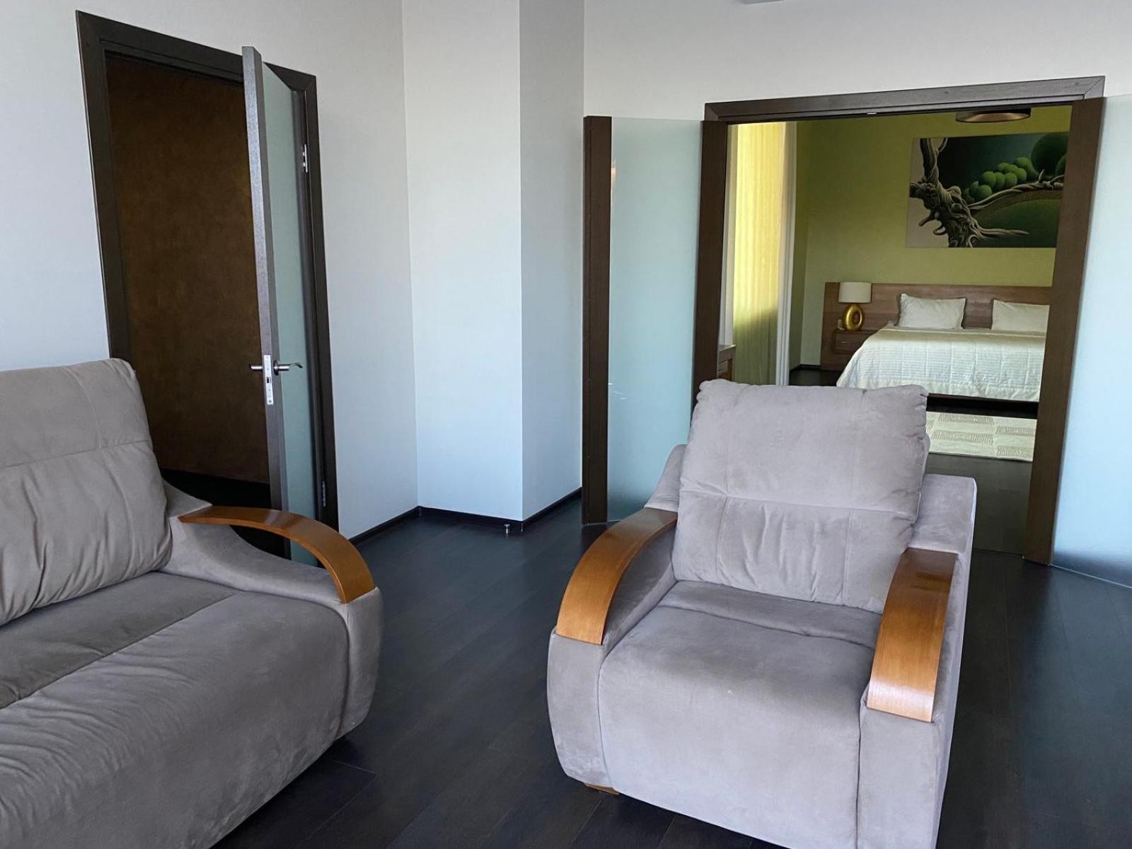 Gosudar Hotel โครโปนิตสกี ภายนอก รูปภาพ