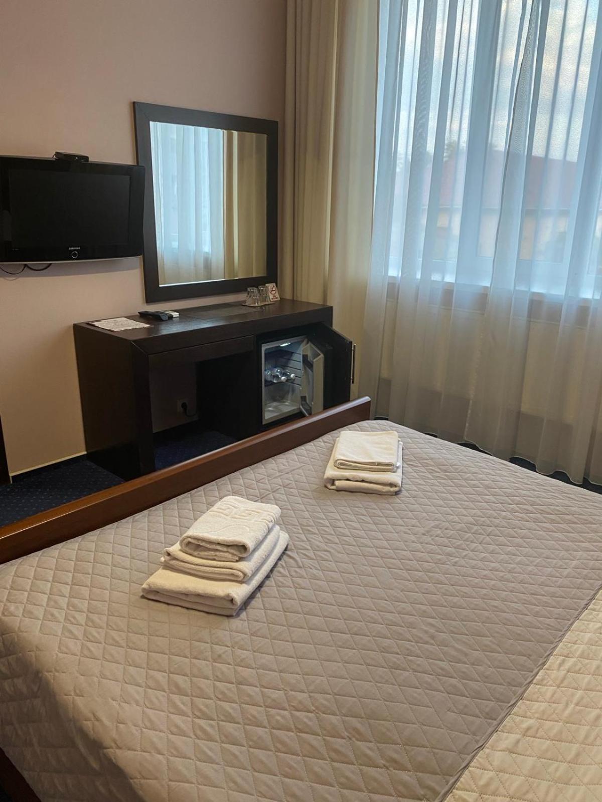 Gosudar Hotel โครโปนิตสกี ภายนอก รูปภาพ